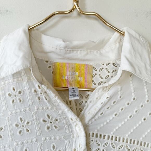 Urban Outfitters Carter White Eyelet Oversized Button down Shirt M - Picture 9 of 10